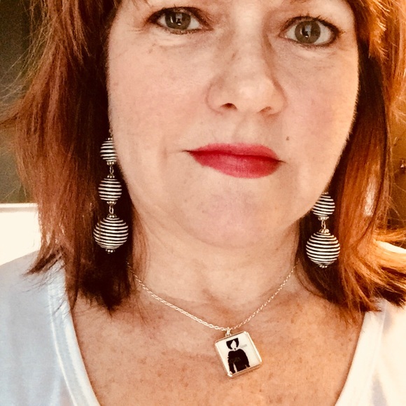 πPoshBuys!π - Picture 2 of 6